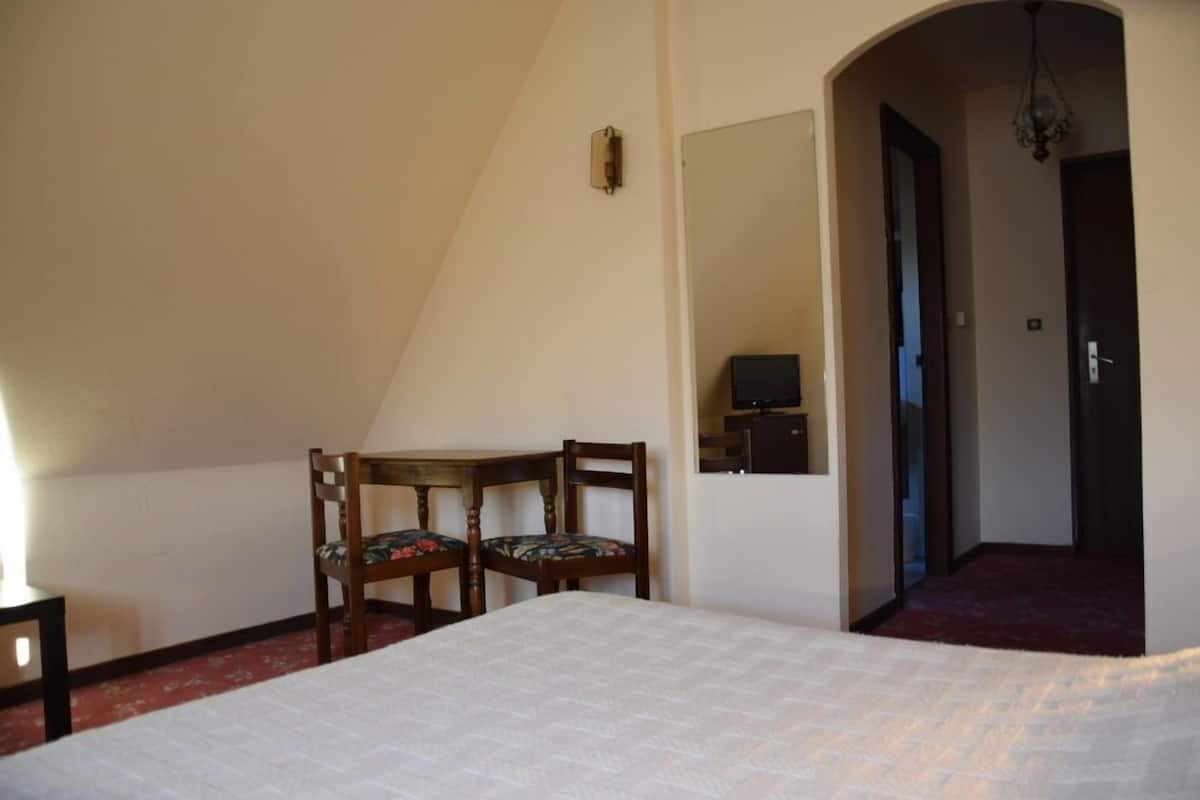 Comfort Double or Twin Room | Desk, cribs (free), WiFi (free), individually decorated