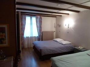 Skrivbord, strykjÀrn/strykbrÀda, gratis barnsÀngar och gratis wi-fi