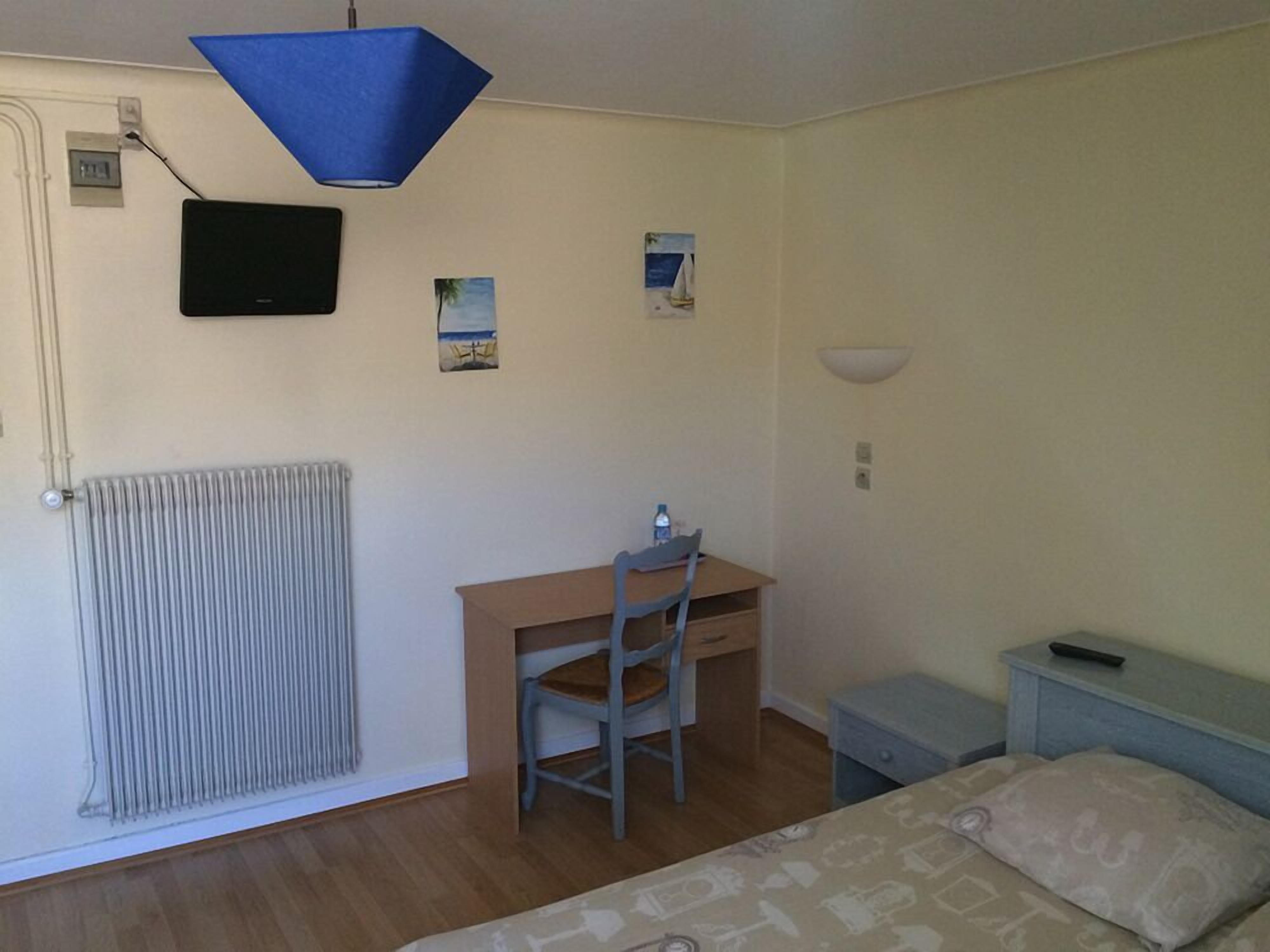 double room | desk, iron/ironing board, free cots/infant beds, free wifi