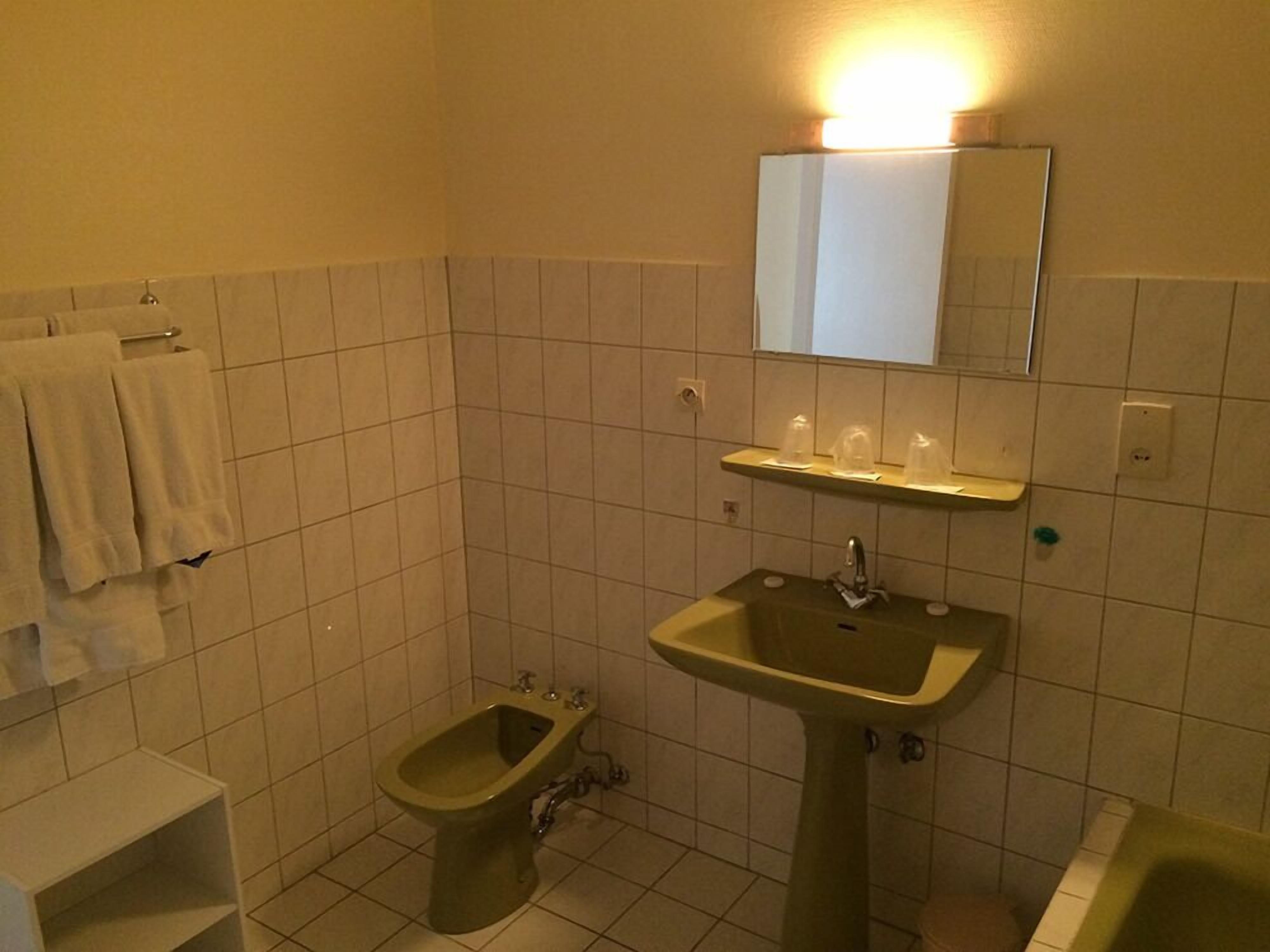 double room | bathroom sink