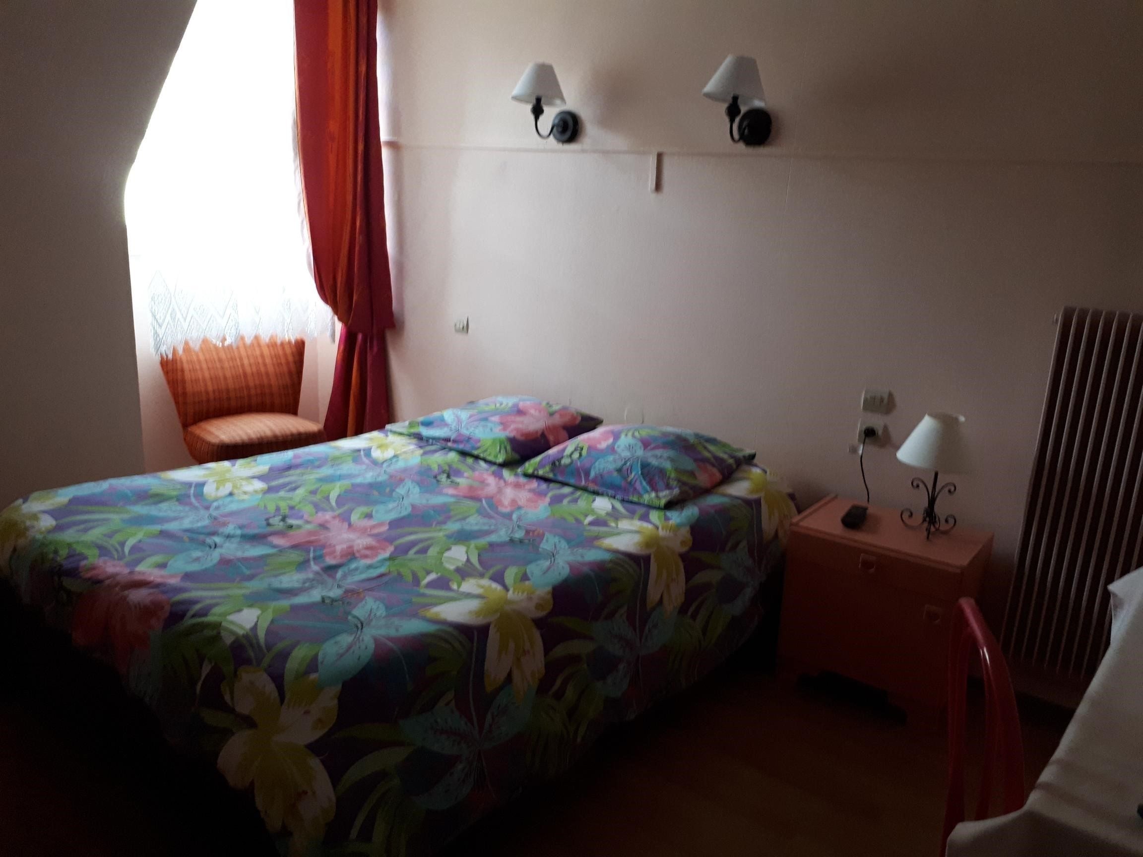 double room | desk, iron/ironing board, free cots/infant beds, free wifi