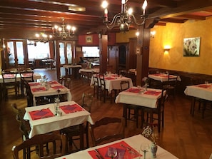 Café da manhã, almoço e jantar