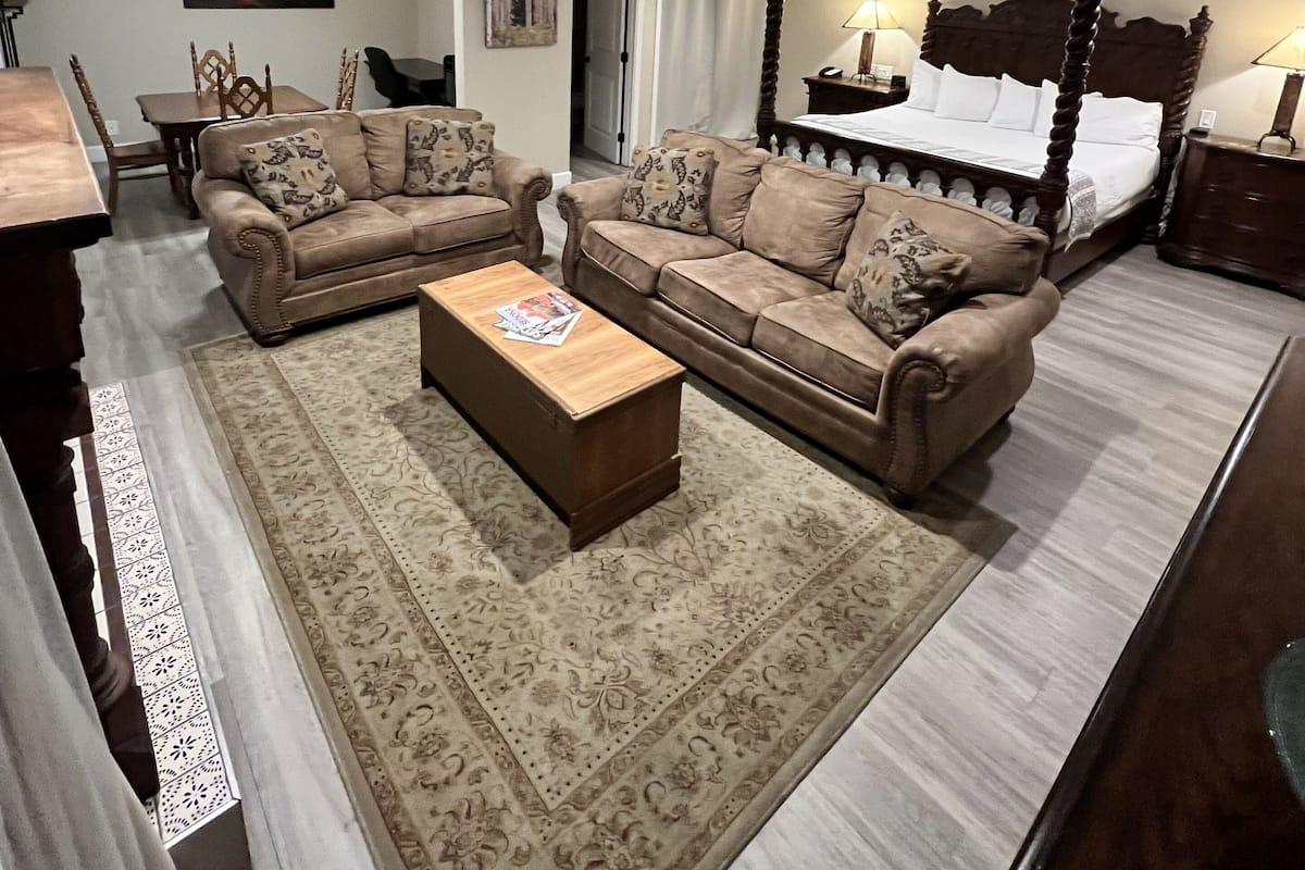 Habitación de lujo, 1 cama King size | Ropa de cama de alta calidad, camas con pillow-top y cortinas blackout