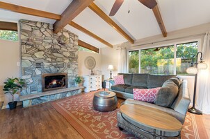 Exclusive House | Living area | Flat-screen TV, pay films