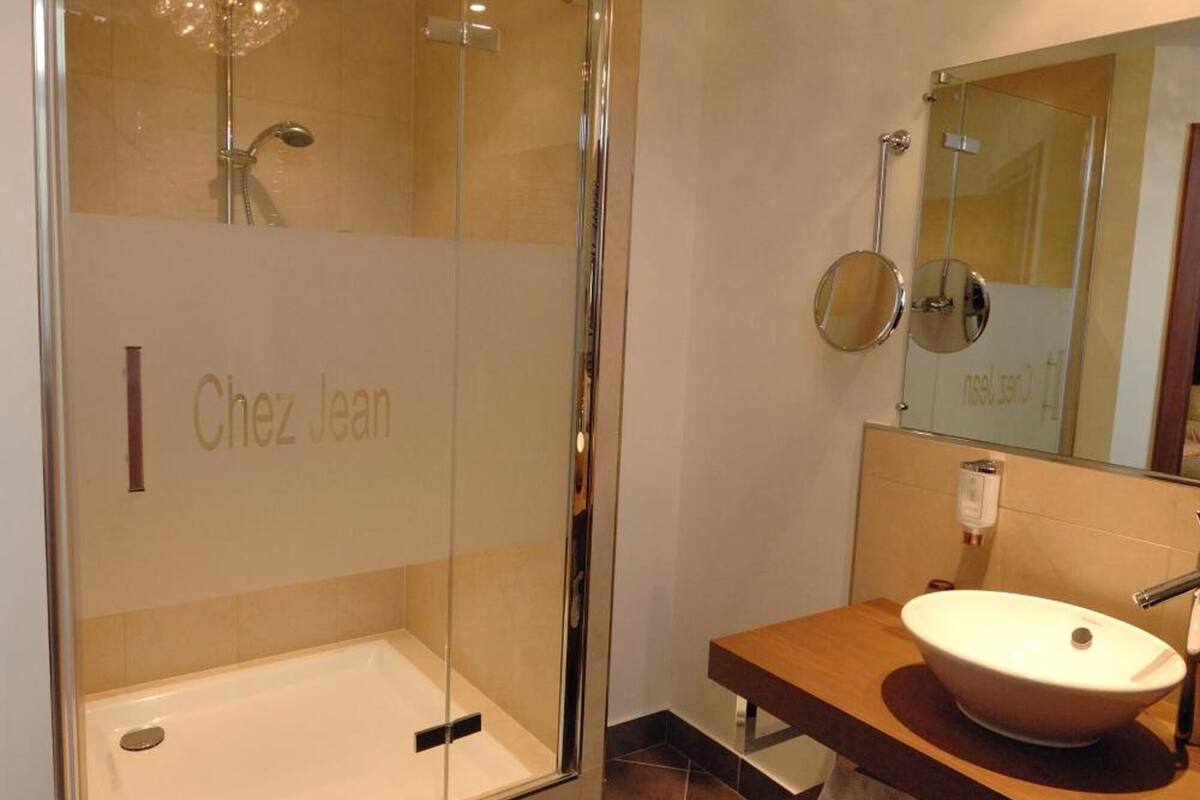 deep-soaking bathtub, free toiletries, hair dryer, towels