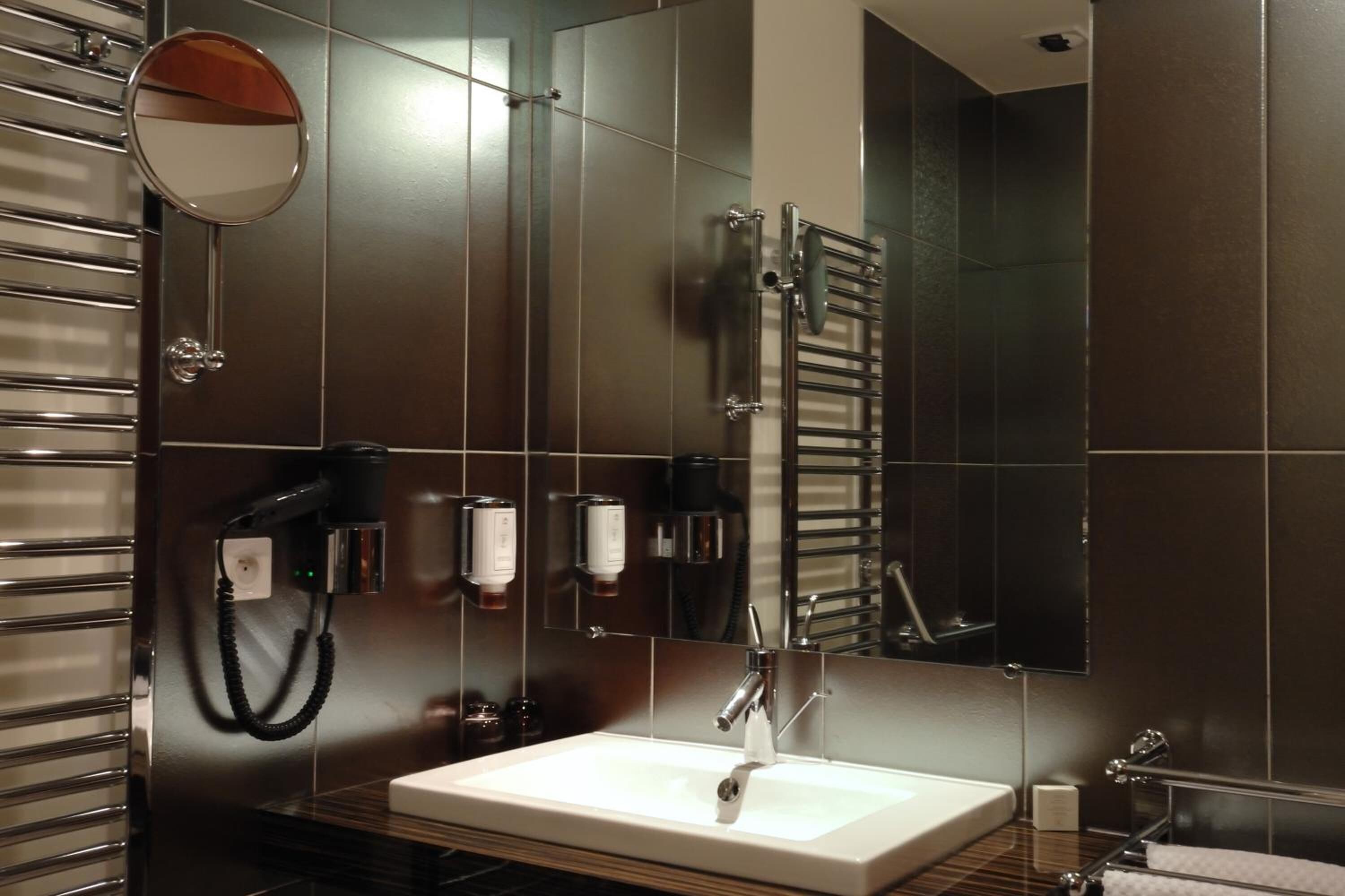 deep-soaking bathtub, free toiletries, hair dryer, towels