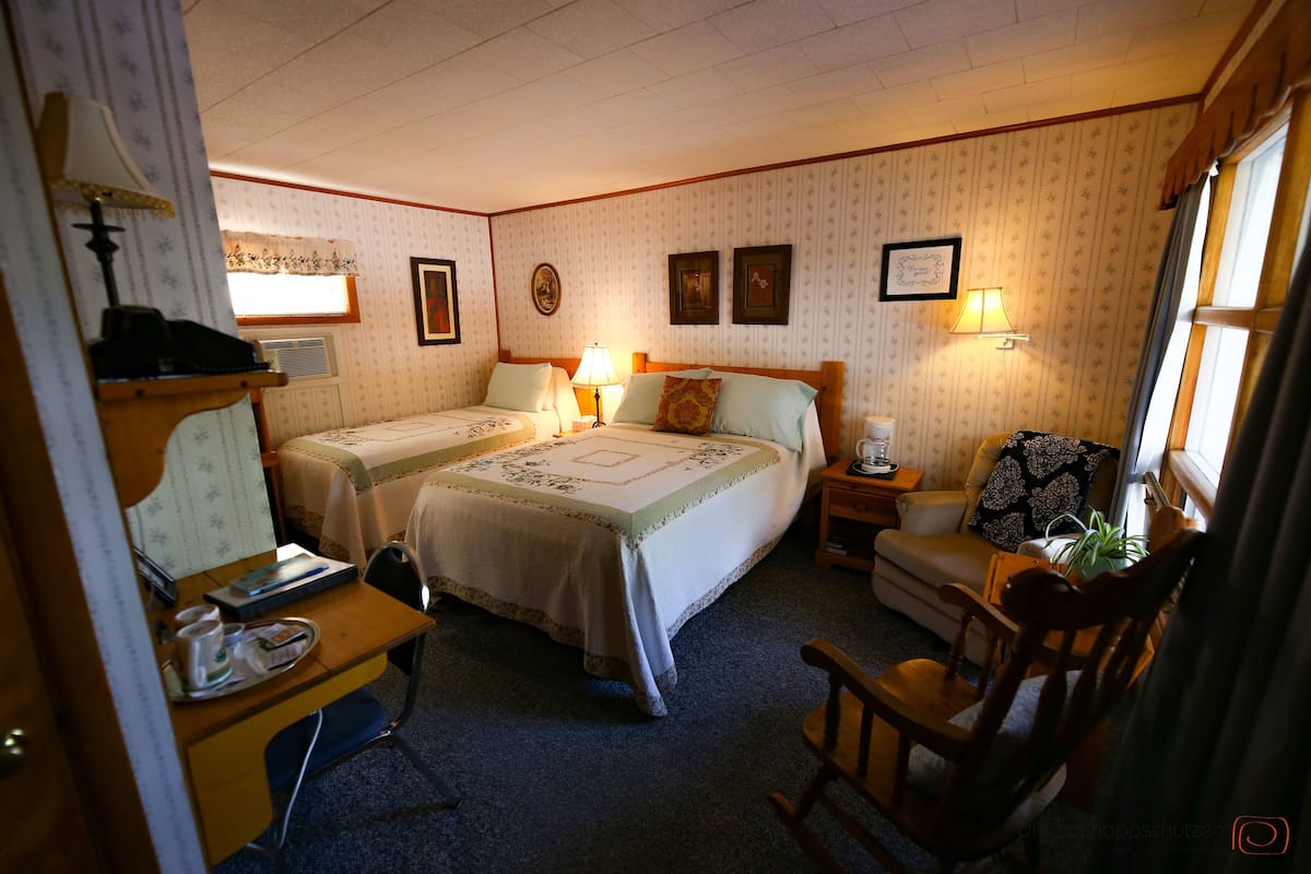 Double Room, Multiple Beds | 2 bedrooms, individually decorated, individually furnished, desk