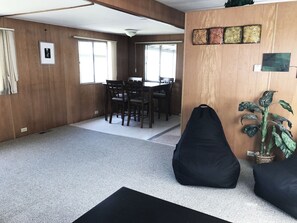 Repas dans la chambre