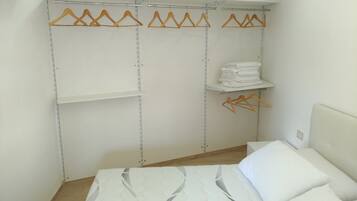 4 Schlafzimmer, BĂŒgeleisen/BĂŒgelbrett, BettwĂ€sche, Rollstuhlgeeignet