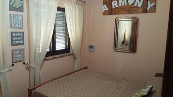 4 dormitorios, tabla de planchar con plancha, ropa de cama