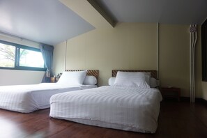 4 Bedroom House | 4 多间卧室、办公桌  、遮光窗帘、隔音
