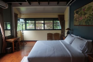4 bedrooms, desk, blackout curtains, soundproofing - The Corner Unique House (Chiang Mai)
