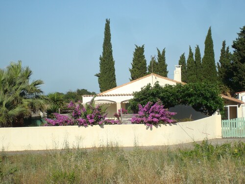 CUXAC D'AUDE  Grand Appartement avec jardin 
loué du samedi au samedi uniquement