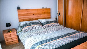 1 slaapkamer, een strijkplank/strijkijzer, wifi, beddengoed