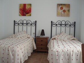 2 dormitorios, tabla de planchar con plancha, wifi gratis y ropa de cama