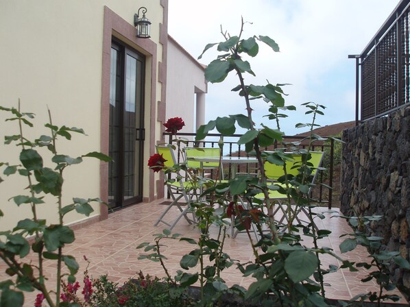 Outdoor dining - Holiday Home in a rural environment where rest is assured. (Frontera El Hierro)