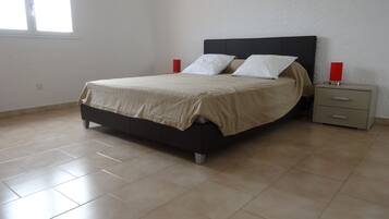 3 bedrooms, iron/ironing board, free WiFi