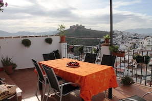 Outdoor dining - Beautiful restored house in central Alora with spectacular views from private  (Álora)
