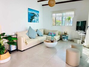 TV, video games, books - Relax Pasito Blanco (Pasito Blanco)