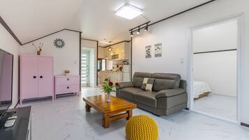 Room (Lilac) | Living area