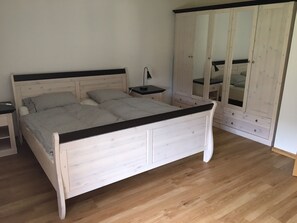 3 makuuhuonetta, silitysrauta/-lauta, vauvan matkasänky, ilmainen Wi-Fi