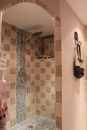 Shower, hair dryer, towels - Atypical house in the south of Provence near Avignon, 4 persons   (Carpentras)