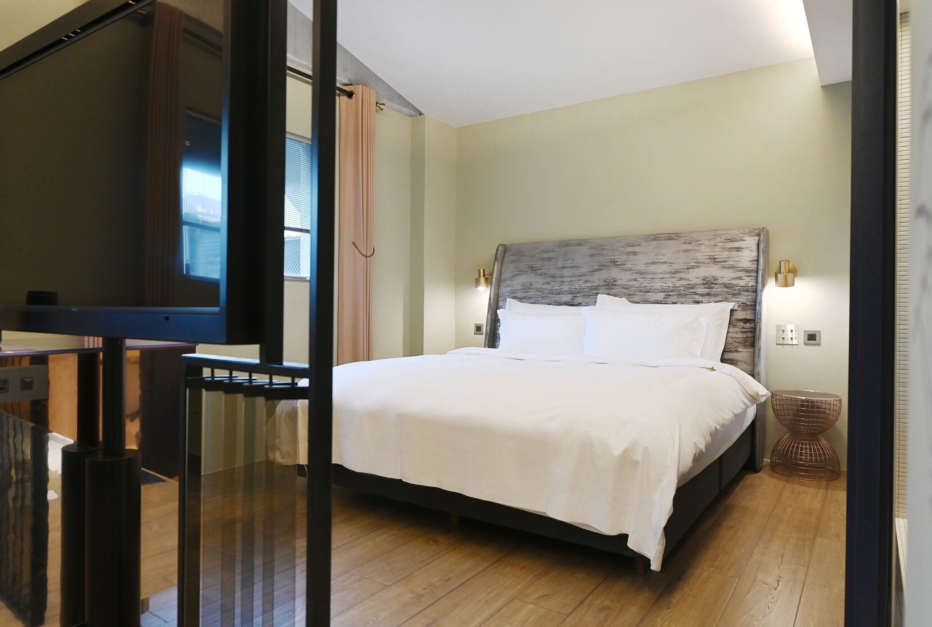 Deluxe Suite | Premium bedding, in-room safe, blackout drapes, soundproofing