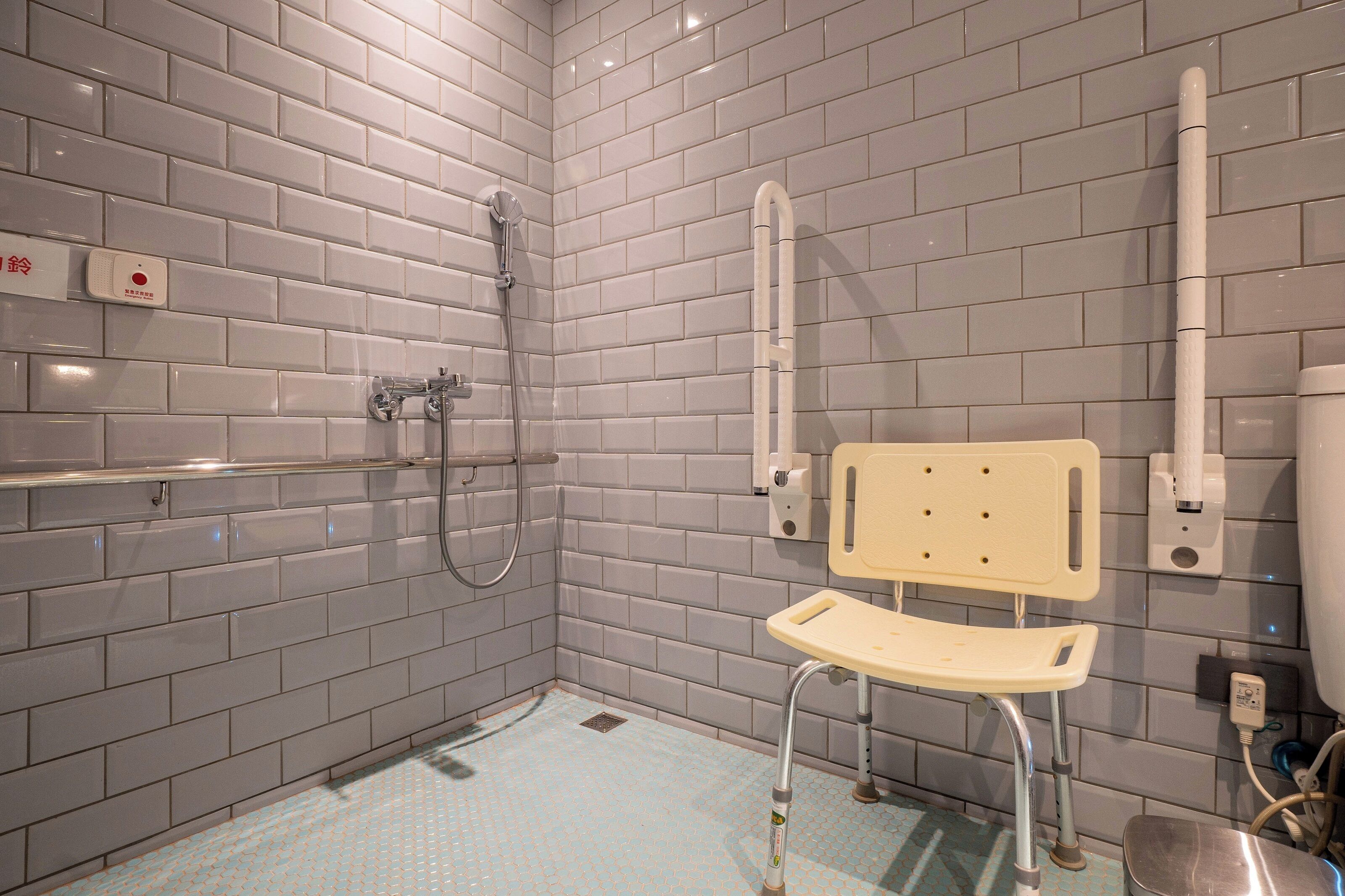 standard double room, mobility accessible | bathroom | hair dryer, electronic bidet, towels, shampoo