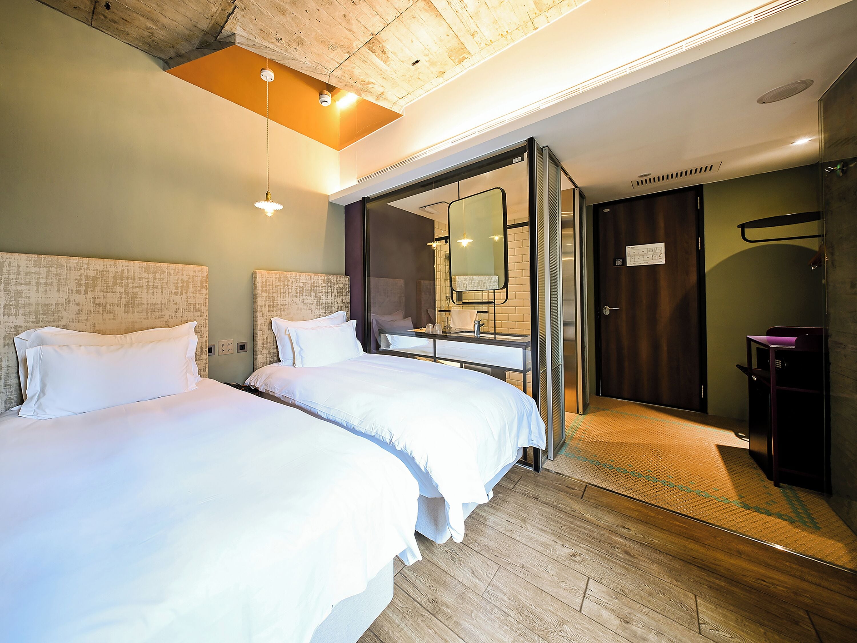 Habitación estándar con 2 camas individuales | Ropa de cama de alta calidad y caja de seguridad en la habitación 