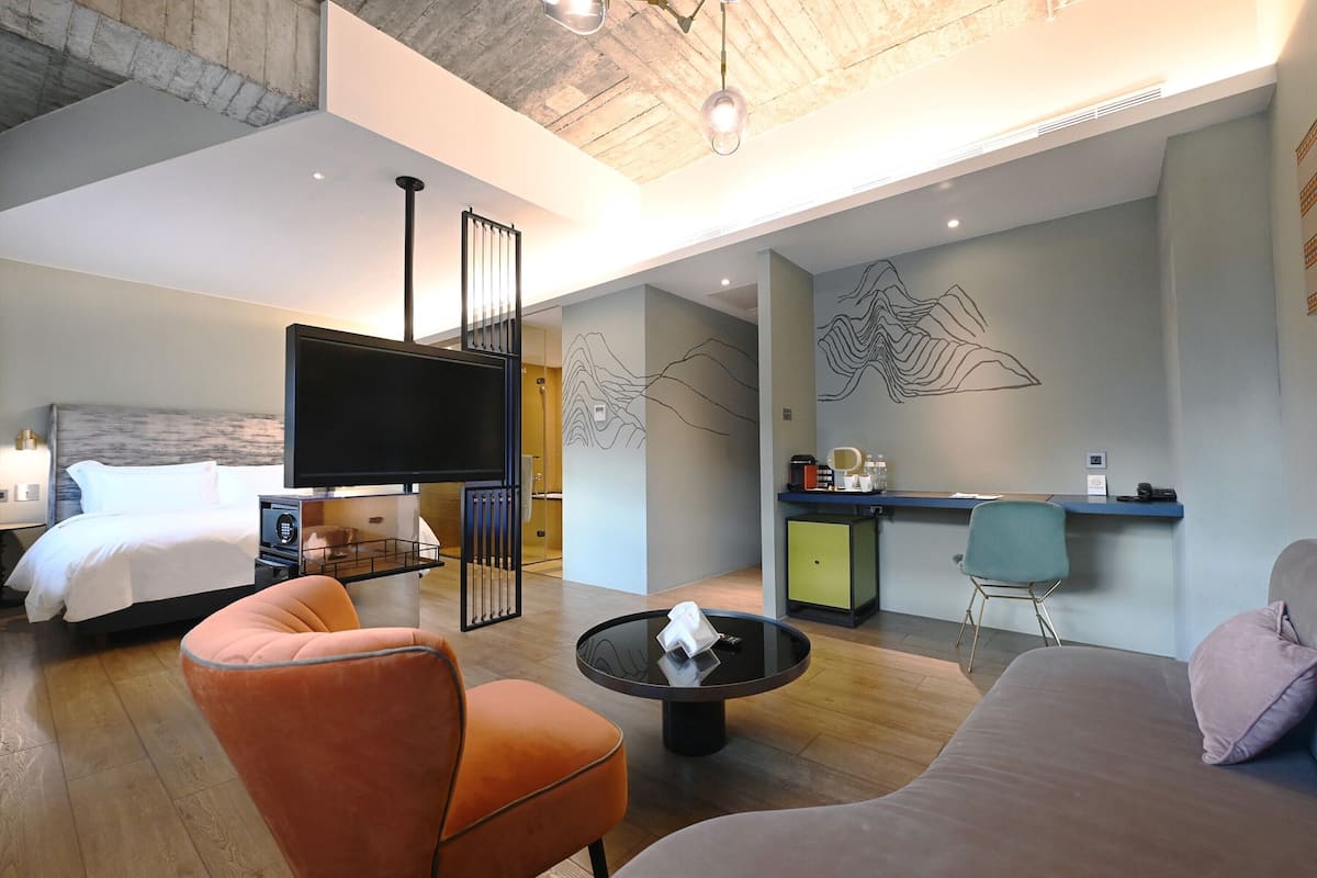 deluxe suite | 1 bedroom, premium bedding, in-room safe, blackout curtains