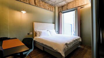 Premium bedding, in-room safe, blackout curtains, soundproofing