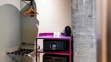 Standard Twin Room | Premium bedding, in-room safe, blackout drapes, soundproofing
