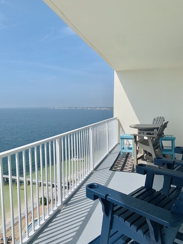 Amazing views!! Beautiful 8th floor unit 