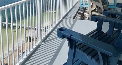 Amazing views!! Beautiful 8th floor unit