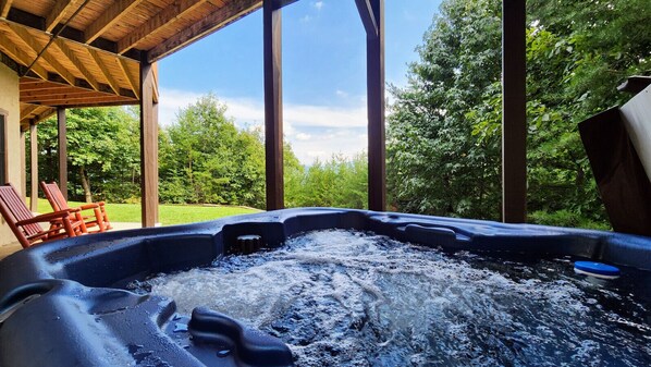 Outdoor spa tub
