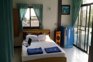 Chambre, 2 lits doubles, balcon