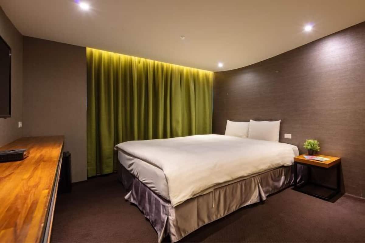 Skrivbord, ljudisolering, strykjärn/strykbräda och gratis wi-fi