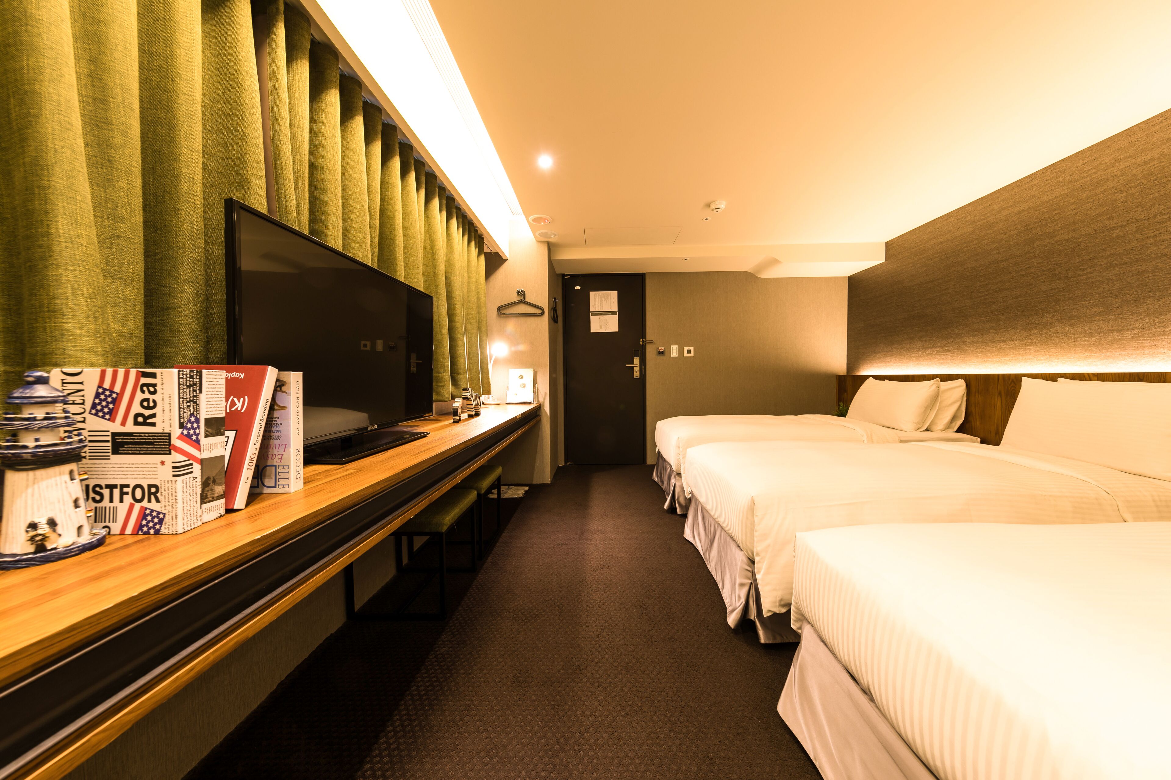 executive triple room, 1 bedroom | desk, soundproofing, iron/ironing board, free wifi