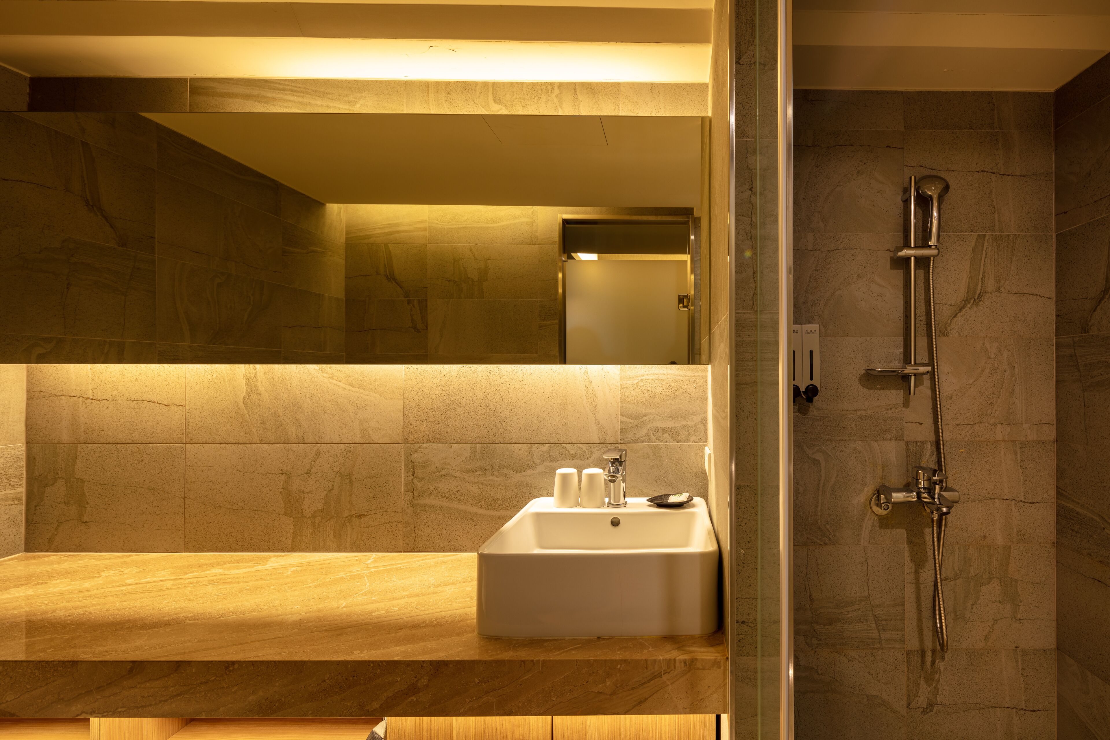 superior double room, 1 double bed | bathroom | hair dryer, slippers, towels, shampoo