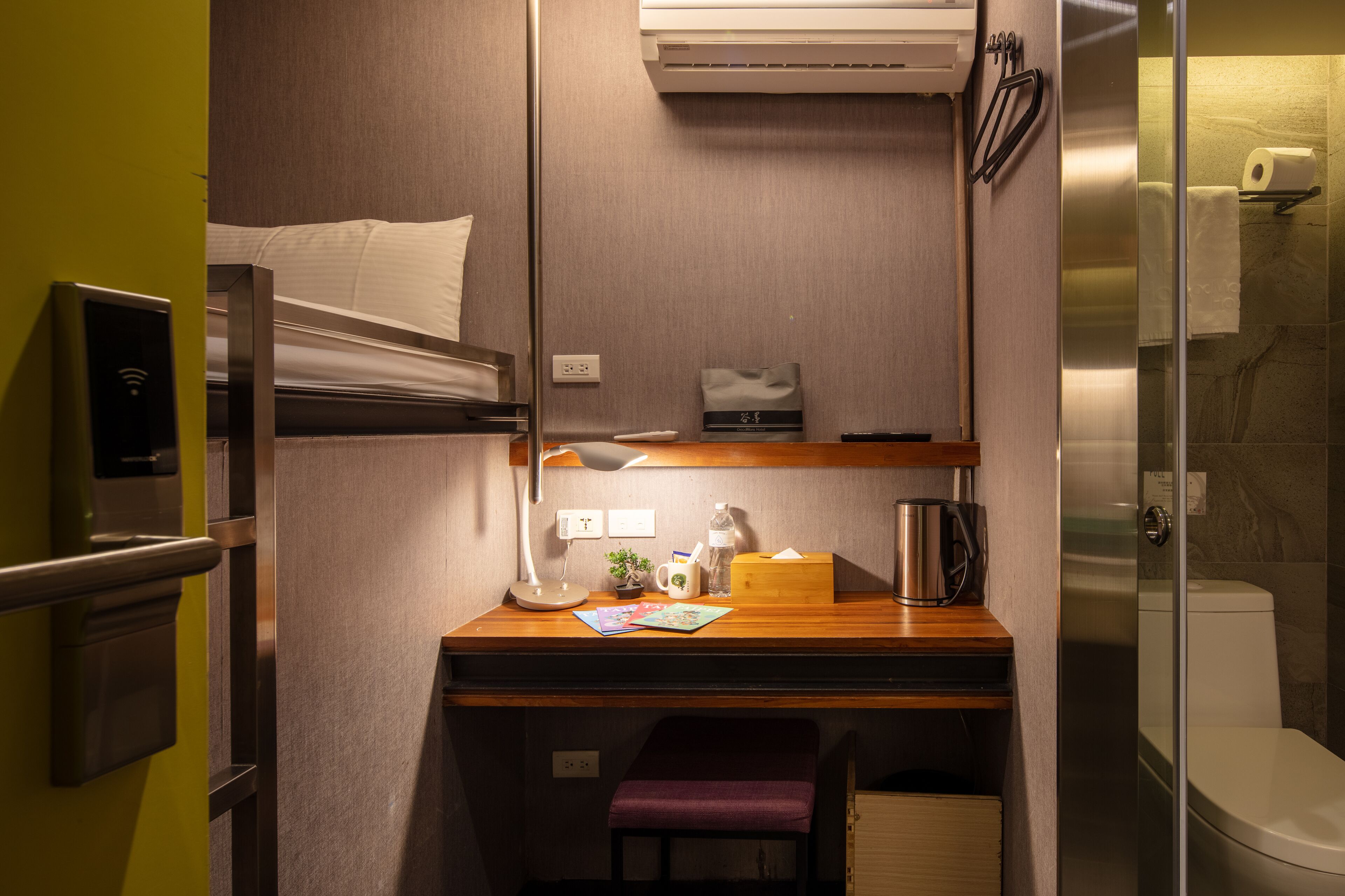 micro single room (no window) | desk, soundproofing, iron/ironing board, free wifi