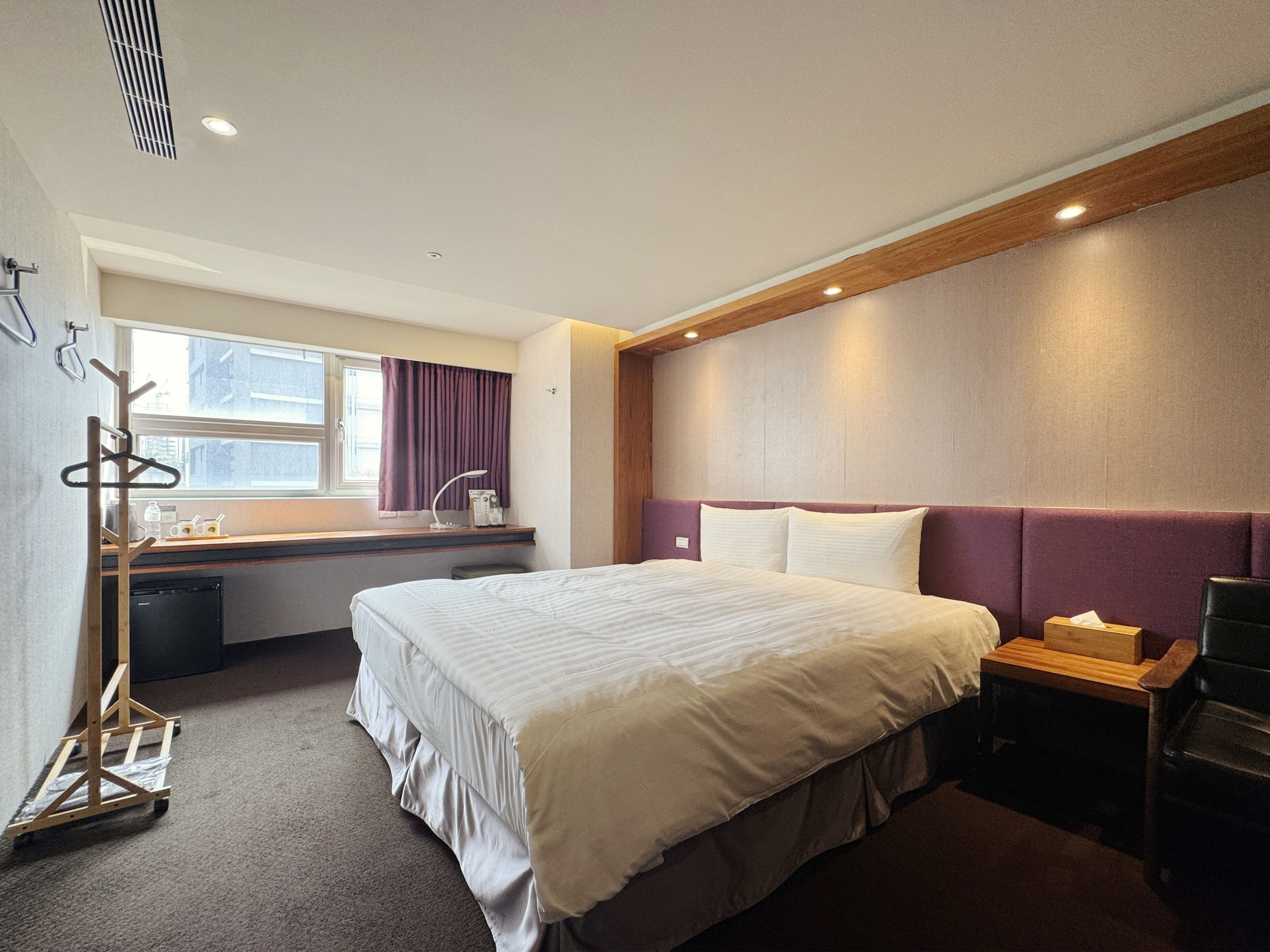 Habitación doble Deluxe | Escritorio, insonorización, tabla de planchar con plancha y wifi gratis 