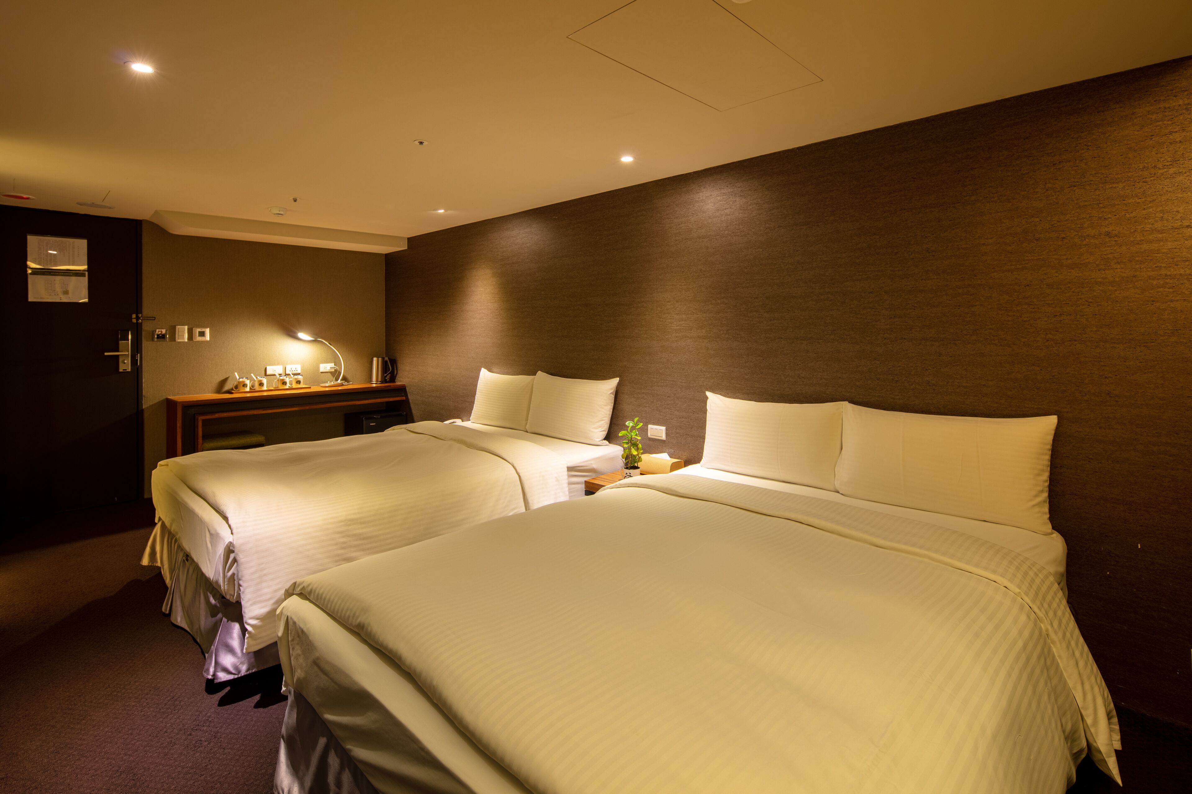 deluxe quadruple room | desk, soundproofing, iron/ironing board, free wifi