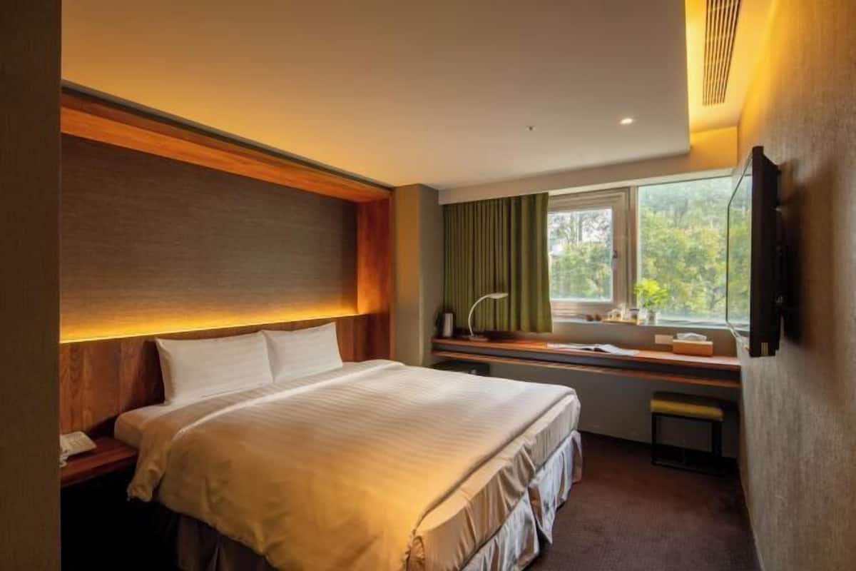 Skrivbord, ljudisolering, strykjärn/strykbräda och gratis wi-fi