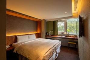 Bureau, chambres insonorisées, fer et planche à repasser, Wi-Fi gratuit