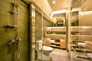 Hair dryer, slippers, towels, shampoo - Goodmore Hotel (Taipei)