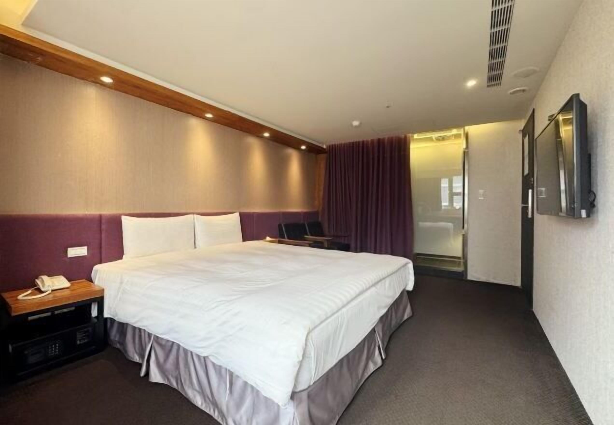 Desk, soundproofing, iron/ironing board, free WiFi