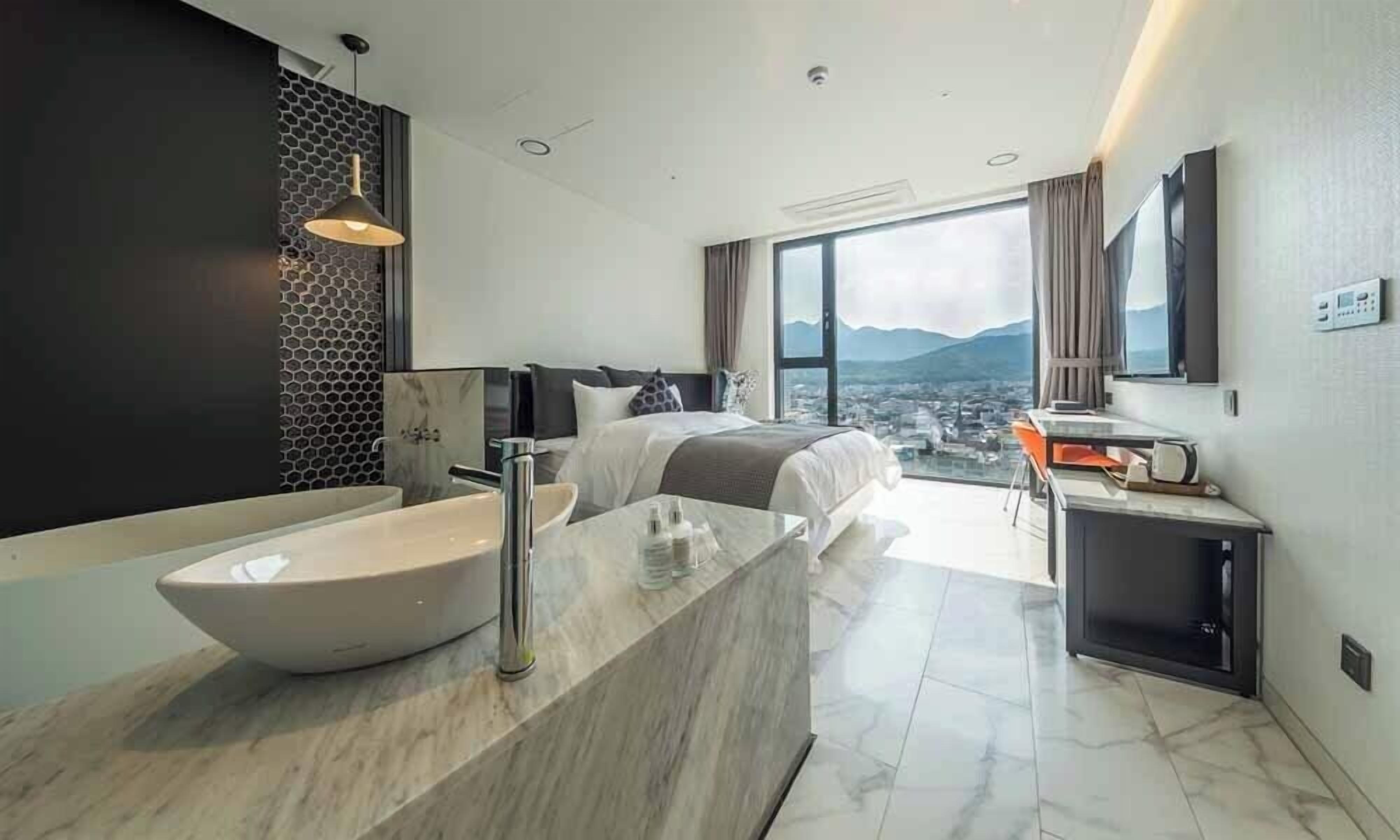 standard double room | blackout curtains, free wifi