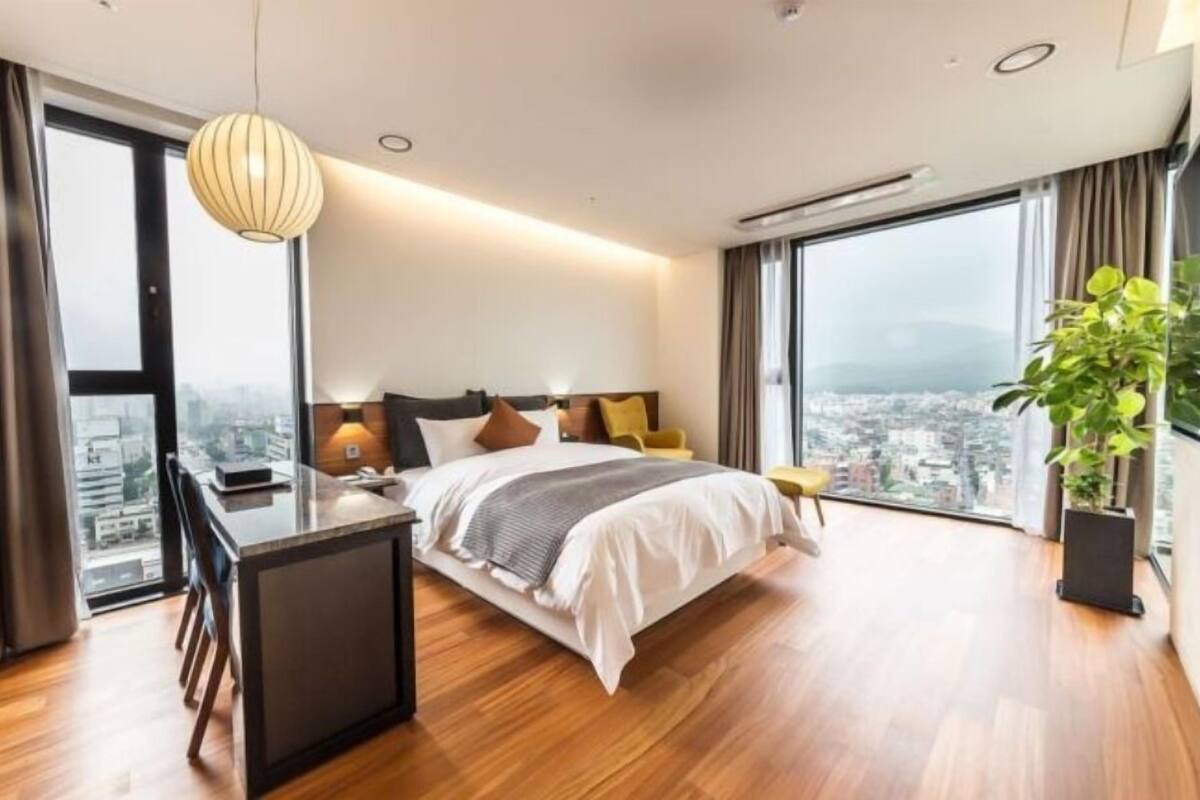 Deluxe Suite
