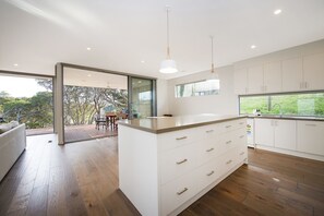House, 3 Bedrooms | Private kitchen | Fridge, microwave, stovetop, dishwasher - Blairgowrie Retreat (Blairgowrie)