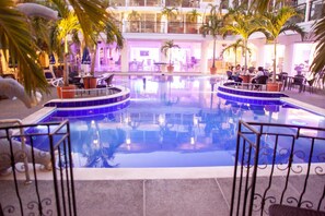 Outdoor pool - Clarkton Hotel (Angeles City)